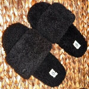 UGG Women's Black Fluffy Slippers